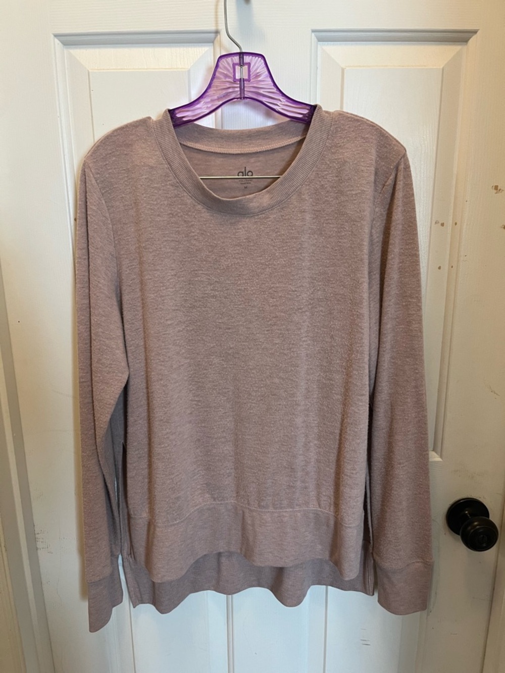 🧘🏽‍♀️VGUC Alo Yoga Glimpse Long Sleeve Top in Pink - Sz Medium